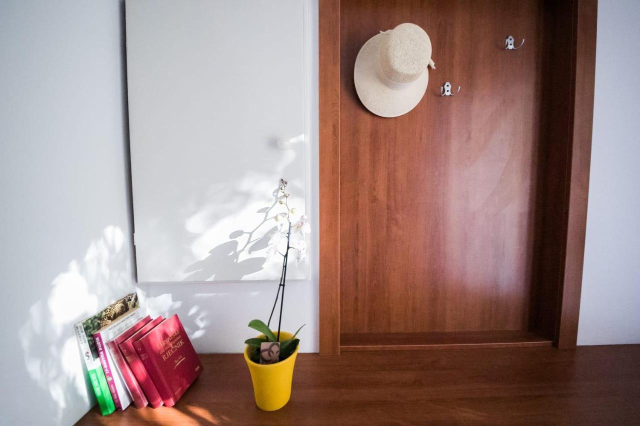 Mb Pag Bed&Breakfast Паг Екстер'єр фото